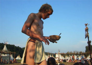 Loinclothed hobby; Obr�zek dne - the picture od the day - �awa rel - A historical re-enactment camp