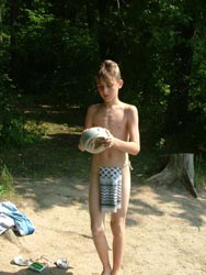 Loinclothed hobby; Obr�zek dne - the picture od the day - �awa rel - Chlapeck� indi�nsk� odd�l. L�to, 2006