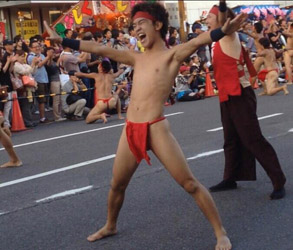 Loinclothed hobby; Obr�zek dne - the picture od the day - �awa rel - Dadan, les percussions japonaises de Tamasabur� Band� 