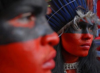 Loinclothed hobby; Obr�zek dne - the picture od the day - �awa rel -  Les peuples indigenes du Br�sil 