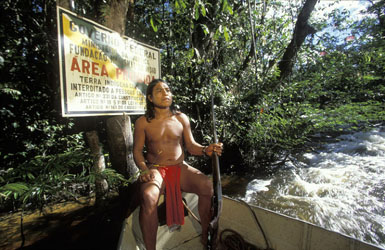 Loinclothed hobby; Obr�zek dne - the picture od the day - �awa rel -  Brazilian indigenous of the Waiapi