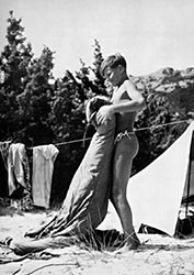 Loinclothed hobby; Obr�zek dne - the picture od the day - �awa rel - String loincloth with flaps or without any. From FKK book