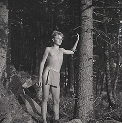 Loinclothed hobby; Obr�zek dne - the picture od the day - �awa rel - Vintage indian summer camp