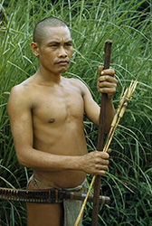 Loinclothed hobby; Obr�zek dne - the picture od the day - �awa rel - Taiyal hunter, photographed by Joseph Baylor Roberts 