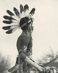 Loinclothed hobby; Obr�zek dne - the picture od the day - �awa rel - Native indian youth, vintage photo, probably 1920 year