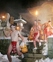 Loinclothed hobby; Obr�zek dne - the picture od the day - �awa rel -  Yukake festival