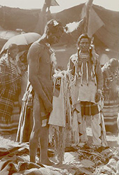 Loinclothed hobby; Obr�zek dne - the picture od the day - �awa rel - Assiniboine Sundancer, 1906