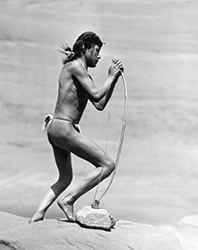 Loinclothed hobby; Obr�zek dne - the picture od the day - �awa rel - Roland_W. Reed, Stringing The Bow, 1913
