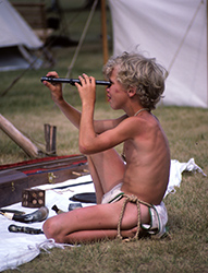 Loinclothed hobby; Obr�zek dne - the picture od the day - �awa rel - Boy with a viewing glass, Reenacting event, photo, loincloth, Flyingindigo. 