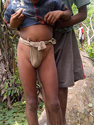 Loinclothed hobby; Obr�zek dne - the picture od the day - �awa rel - Loincloths of Sumatra