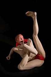 Loinclothed hobby; Obr�zek dne - the picture od the day - �awa rel - Douglas Ridings - Butoh style