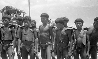 Loinclothed hobby; Obr�zek dne - the picture od the day - �awa rel - The little Warriors of Yami (Tau) Tribe