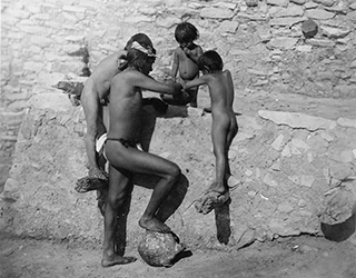 Loinclothed hobby; Obr�zek dne - the picture od the day - �awa rel - The Feast, Hopi indians