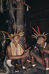 Loinclothed hobby; Obr�zek dne - the picture od the day - �awa rel -  Tukano - Indian tribe,  North Western Amazonia <