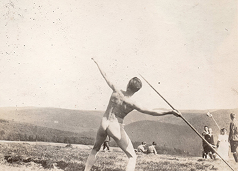 Loinclothed hobby; Obr�zek dne - the picture od the day - �awa rel - Javelin thrower - dressed into simple thong only<