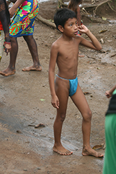 Loinclothed hobby; Obr�zek dne - the picture od the day - �awa rel - DelAnn Dowling, Embera Indian Village - Panama