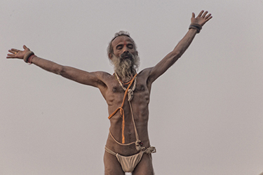 Loinclothed hobby; Obr�zek dne - the picture od the day - �awa rel - Pierre Arnoldi, VARANASI