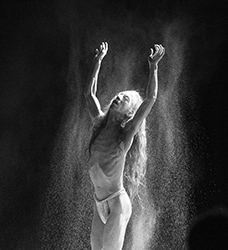 Loinclothed hobby; Obr�zek dne - the picture od the day - �awa rel - Atsushi Takenouchi, tane�n�k stylu Butoh