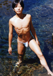 Loinclothed hobby; Obr�zek dne - the picture od the day - �awa rel - Japonsk� styl, st��pek z fotogalerie Naoki Boys 