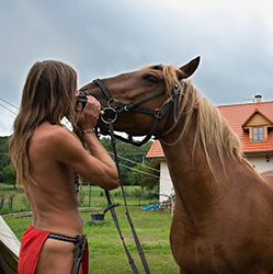 Loinclothed hobby; Obr�zek dne - the picture od the day - �awa rel - Krou��c� Orel - ��astn� Statek