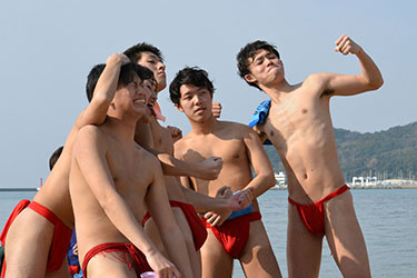 Loinclothed hobby; Obr�zek dne - the picture od the day - �awa rel - Na p�l cesty mezi rokushaku a fundoshi