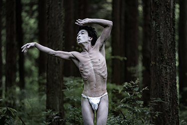 Loinclothed hobby; Obr�zek dne - the picture od the day - �awa rel - Butoh Dancer Kimihiro Kurose