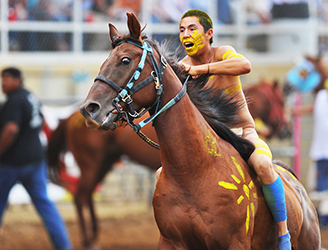 Loinclothed hobby; Obr�zek dne - the picture od the day - �awa rel - Steven Lang, indian on a horse