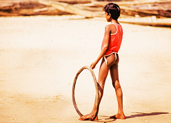 Loinclothed hobby; Obr�zek dne - the picture od the day - �awa rel - Indian Fisherboys - native style of loincloths of India 2/6 