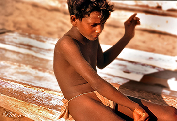 Loinclothed hobby; Obr�zek dne - the picture od the day - �awa rel - Indian Fisherboys - native style of loincloths of India 6/6
