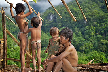 Loinclothed hobby; Obr�zek dne - the picture od the day - �awa rel -  Alegra Ally, Tau't Batu tribe