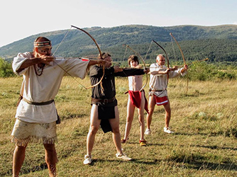 Loinclothed hobby; Obr�zek dne - the picture od the day - �awa rel -  Indian summer camp, 2017 - Bulgaria