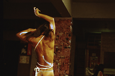 Loinclothed hobby; Obr�zek dne - the picture od the day - �awa rel -  Butoh dance, simple loincloth- Mushimaru Fujieda at Yogiga