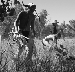 Loinclothed hobby; Obr�zek dne - the picture od the day - �awa rel -  Native american reenacting life