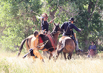 Loinclothed hobby; Obr�zek dne - the picture od the day - �awa rel -  Native american reenacting life