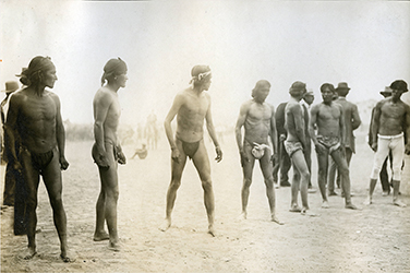 Loinclothed hobby; Obr�zek dne - the picture od the day - �awa rel -  RRacers at the starting line, Simeon Schwemberge