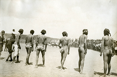 Loinclothed hobby; Obr�zek dne - the picture od the day - �awa rel - Loinclothed racers at the starting line,  Simeon Schwemberge