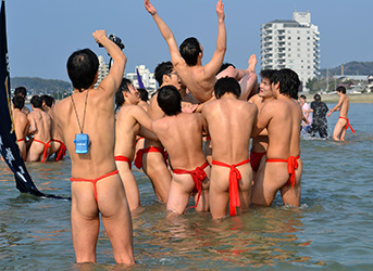 Loinclothed hobby; Obr�zek dne - the picture od the day - �awa rel -  Akafun - red loincloth