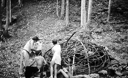 Loinclothed hobby; Obr�zek dne - the picture od the day - �awa rel - Camp Sequoyah, Indian Lore