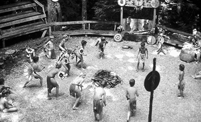 Loinclothed hobby; Obr�zek dne - the picture od the day - �awa rel - Camp Sequoyah, Indian Lore