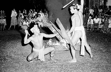 Loinclothed hobby; Obr�zek dne - the picture od the day - �awa rel - Philippines, Headhunter Dance in Bontoc