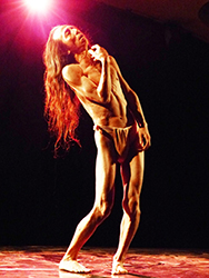 Loinclothed hobby; Obr�zek dne - the picture od the day - �awa rel - Loinclothed Butoh dancer  - Atsushi Takenouchi