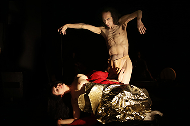 Loinclothed hobby; Obr�zek dne - the picture od the day - �awa rel - Butoh, Atsushi Takenouch & Kea Tonetti - Notte Sacra