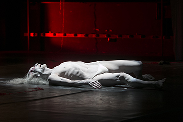 Loinclothed hobby; Obr�zek dne - the picture od the day - �awa rel - Butoh, Daisuke Yoshimoto