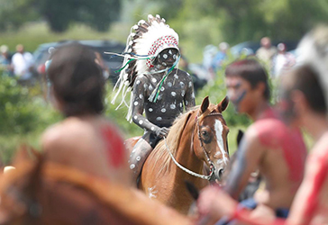 Loinclothed hobby; Obr�zek dne - the picture od the day - �awa rel - Bethany Baker, Crow Agency, Crow Native Days, 2018