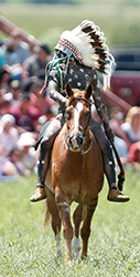 Loinclothed hobby; Obr�zek dne - the picture od the day - �awa rel - Bethany Baker, Crow Agency, Crow Native Days, 2018