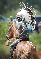 Loinclothed hobby; Obr�zek dne - the picture od the day - �awa rel - Bethany Baker, Crow Agency, Crow Native Days, 2018