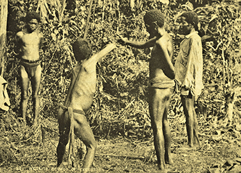 Loinclothed hobby; Obr�zek dne - the picture od the day - �awa rel - Negrito method of execution - 1914
