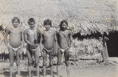 Loinclothed hobby; Obr�zek dne - the picture od the day - �awa rel - People from the Putumayo region, 1917
