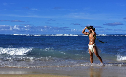 Loinclothed hobby; Obr�zek dne - the picture od the day - �awa rel - Loinclothed, taste of Hawaii