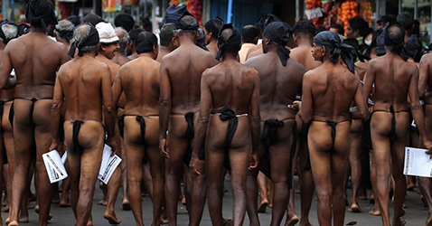Loinclothed hobby; Obr�zek dne - the picture od the day - �awa rel - Traditional thong ~ Sri Lanka, Colombo 